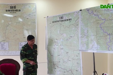 Băng rừng tiếp tế lương thực vào khu vực sạt lở