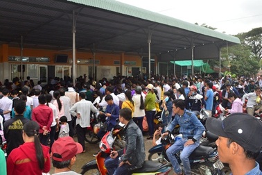 Ngày đầu tiên làm việc sau Tết, nơi cán bộ "ngóng" dân, nơi dân đợi cán bộ