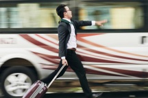 Vì sao một số người luôn đi muộn?