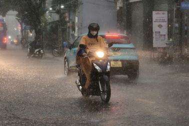 TPHCM và Nam Bộ mưa gia tăng, đề phòng dông lốc