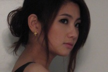 Selina òa khóc khi đọc thư xin lỗi của đạo diễn