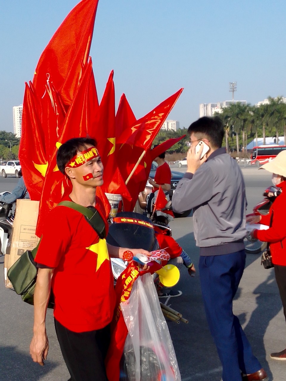 Tranh thủ kiếm Tết trước giờ bóng lăn