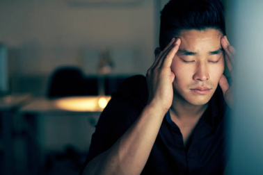 Tôi khổ sở khi phải ôm bí mật "động trời" của vợ anh hàng xóm