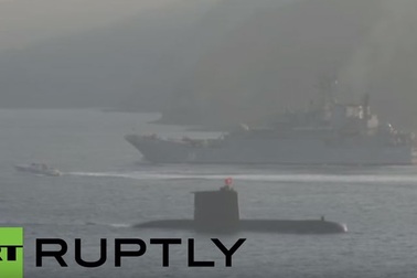 Tàu ngầm Thổ Nhĩ Kỳ lượn sát tàu chiến Nga