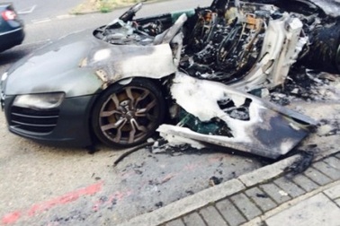 Audi R8 cháy rụi tại Anh và Thái Lan