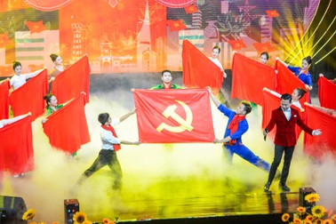 Đặc sắc chương trình nghệ thuật chính luận "Trung với Đảng, hiếu với dân"