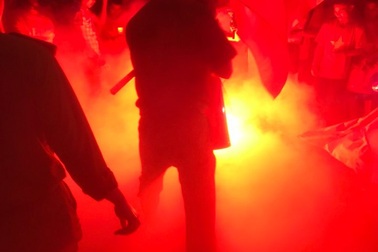 Hà Nội: Công an xử lý nhiều trường hợp đốt pháo sáng tại SVĐ Mỹ Đình