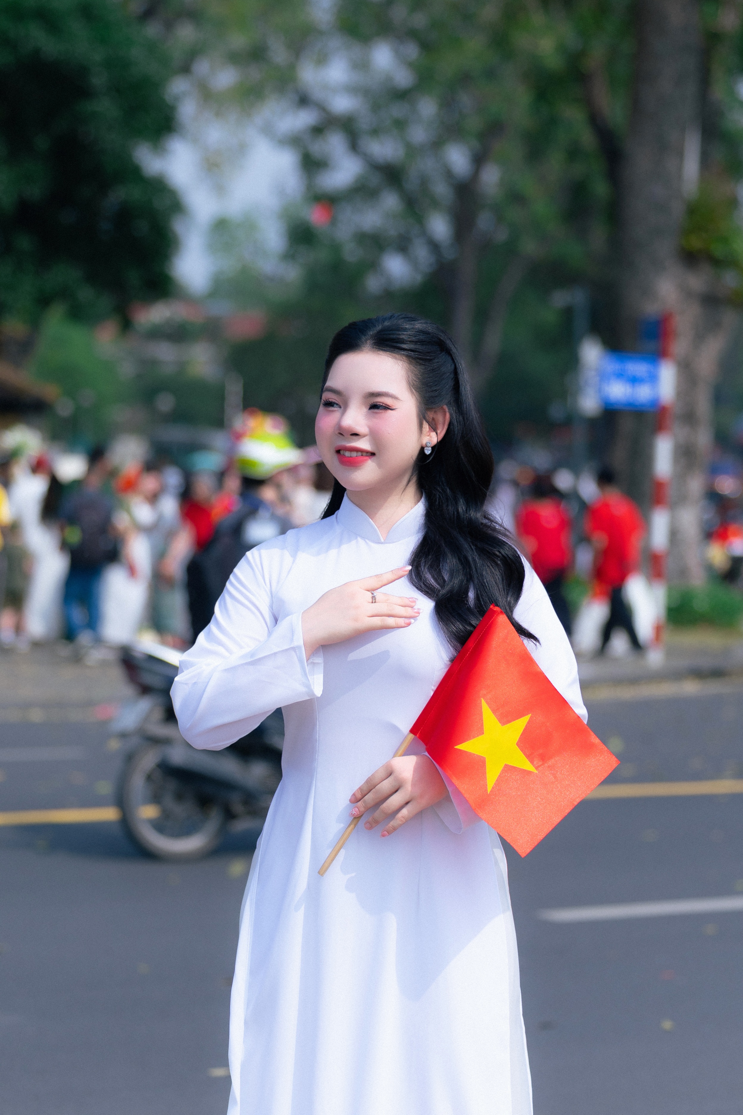Ca sĩ Hoàng Thái Phương duyên dáng trong tà áo dài truyền thống - 4 Ca sĩ Hoàng Thái Phương duyên dáng trong tà áo dài truyền thống - 4