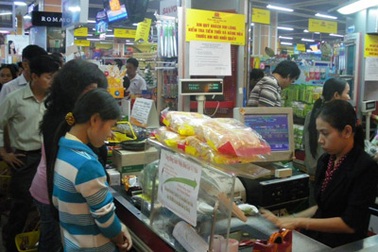 TPHCM: Sắm tết muộn, giá cả tăng