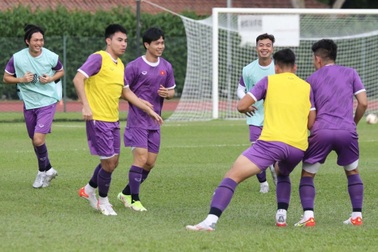 HLV Park Hang Seo lên khung đội hình tuyển Việt Nam chờ đấu Lào