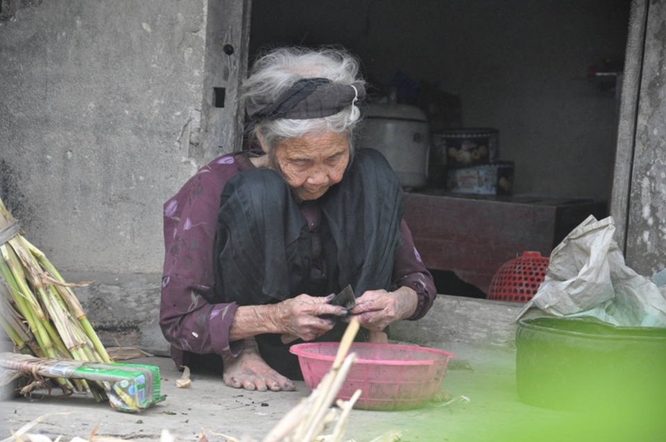Cụ bà 91 tuổi cương quyết từ chối nhận hỗ trợ xây nhà mới - 4 Cụ bà 91 tuổi cương quyết từ chối nhận hỗ trợ xây nhà mới - 4