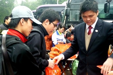 Bạn đã biết nhận tiền mừng tuổi "có văn hóa"?