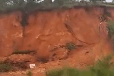 Đất đá đổ ập xuống nhà dân ở Lâm Đồng, 2 người thương vong