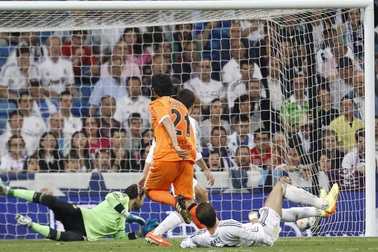 Hòa Valencia, Real Madrid lỡ cơ hội áp sát Atletico