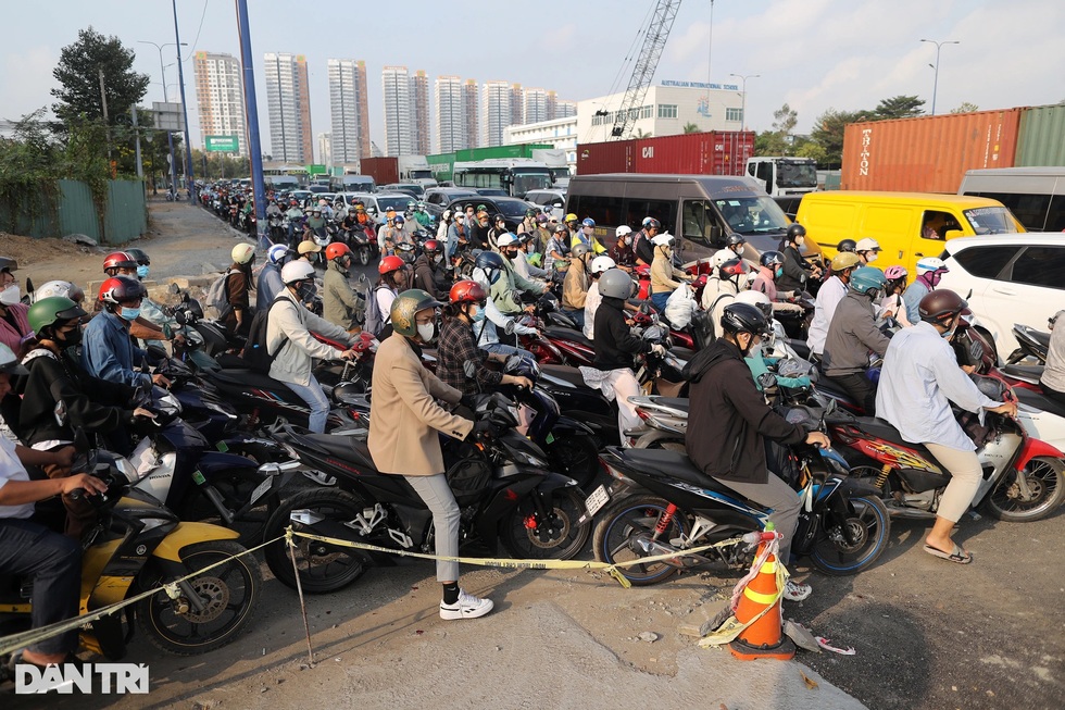 Cửa ngõ phía Đông TPHCM oằn mình chờ nút giao An Phú - 3 Cửa ngõ phía Đông TPHCM oằn mình chờ nút giao An Phú - 3