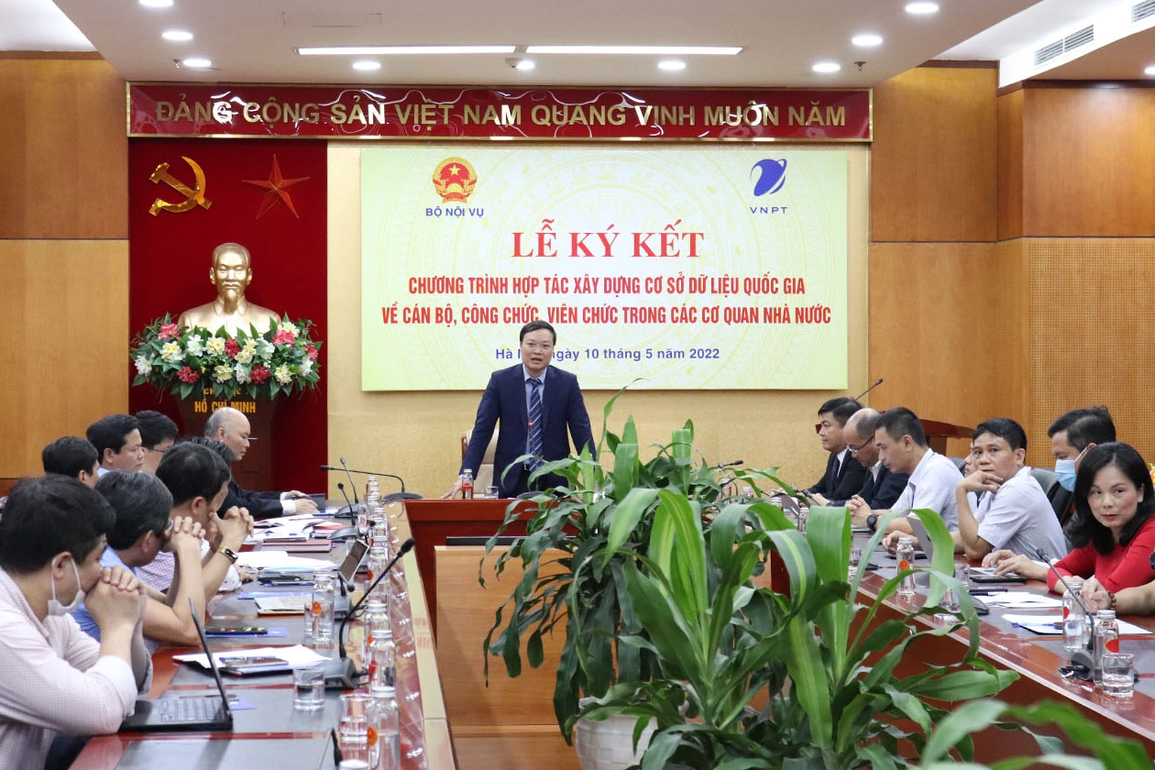 Sắp có dữ liệu điện tử về cán bộ, công chức, viên chức toàn quốc - 1 Sắp có dữ liệu điện tử về cán bộ, công chức, viên chức toàn quốc - 1