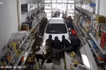 Vụ lao xe vào nhà tông bé gái tử vong: Sẽ xử lý nghiêm cán bộ vi phạm