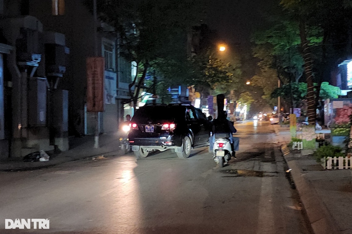 Khám xét trụ sở Công ty Chứng khoán Trí Việt - 5 Khám xét trụ sở Công ty Chứng khoán Trí Việt - 5