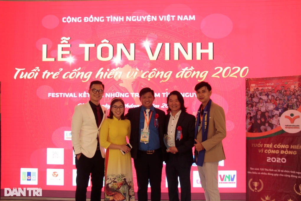 Thủ lĩnh đoàn vượt bạo bệnh, hăng say công tác thiện nguyện - 6 Thủ lĩnh đoàn vượt bạo bệnh, hăng say công tác thiện nguyện - 6