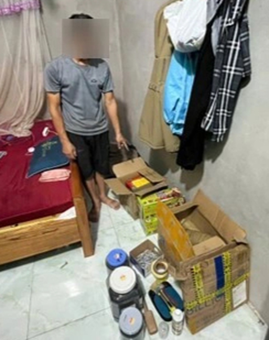 Khởi tố đối tượng lên mạng học chế tạo pháo nổ - 1