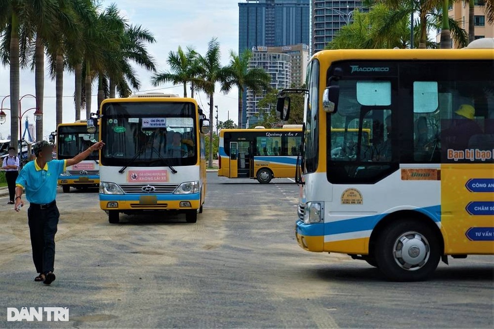 Tài xế xe buýt ngậm đắng đi cày không lương vì doanh nghiệp lại thất hứa - 1 Tài xế xe buýt ngậm đắng đi cày không lương vì doanh nghiệp lại thất hứa - 1