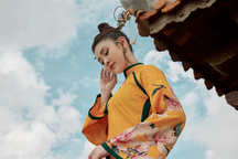 Người đẹp Lý Kim Thảo thướt tha trong tà áo dài