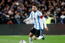 Lionel Messi cân bằng kỷ lục ghi bàn của Ronaldo tại vòng loại World Cup