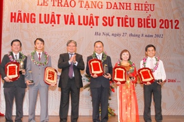 10 hãng luật và 5 luật sư tiêu biểu năm 2012 được vinh danh