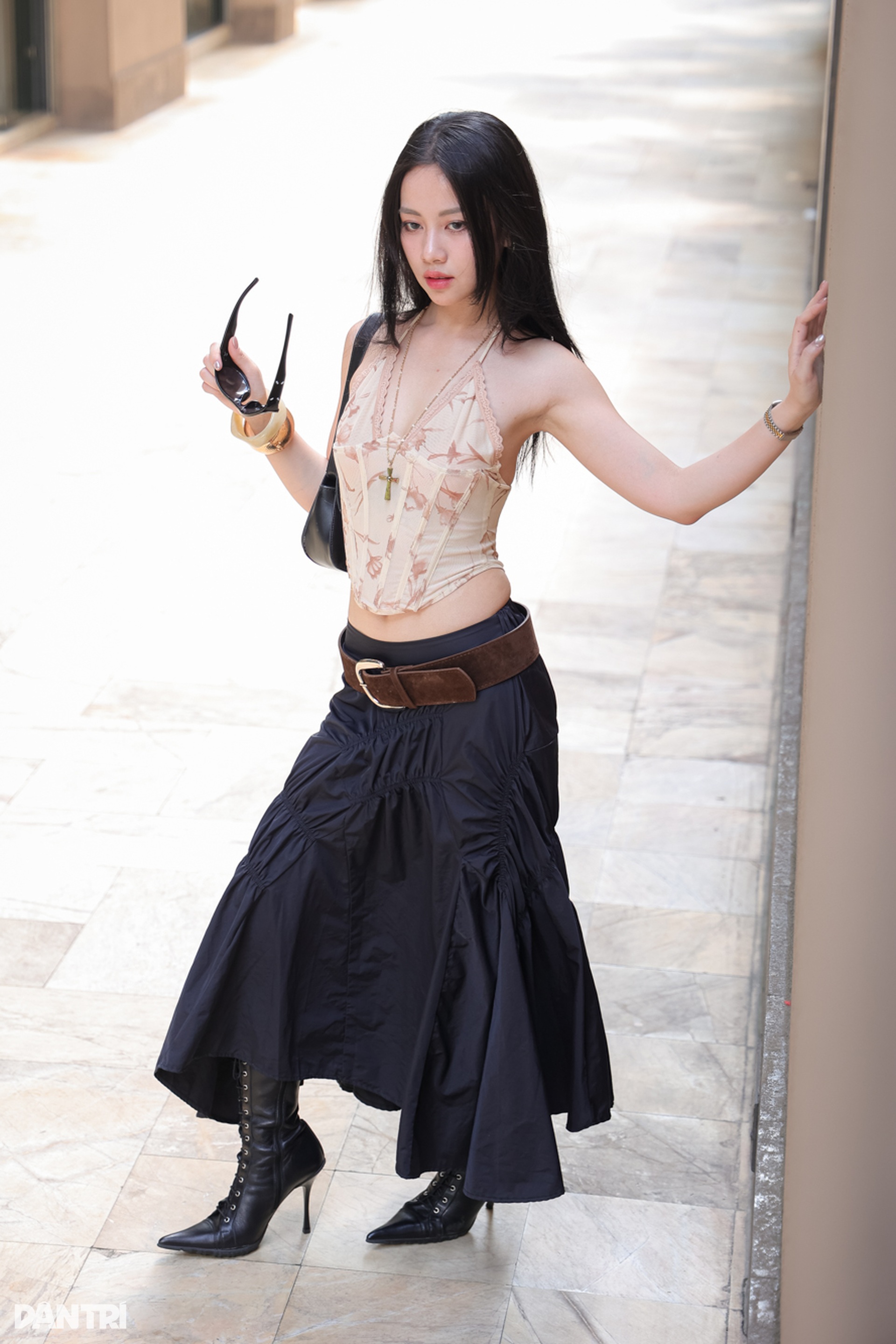 Cách phối áo corset gợi cảm, tôn dáng nhưng vẫn thanh lịch - 3