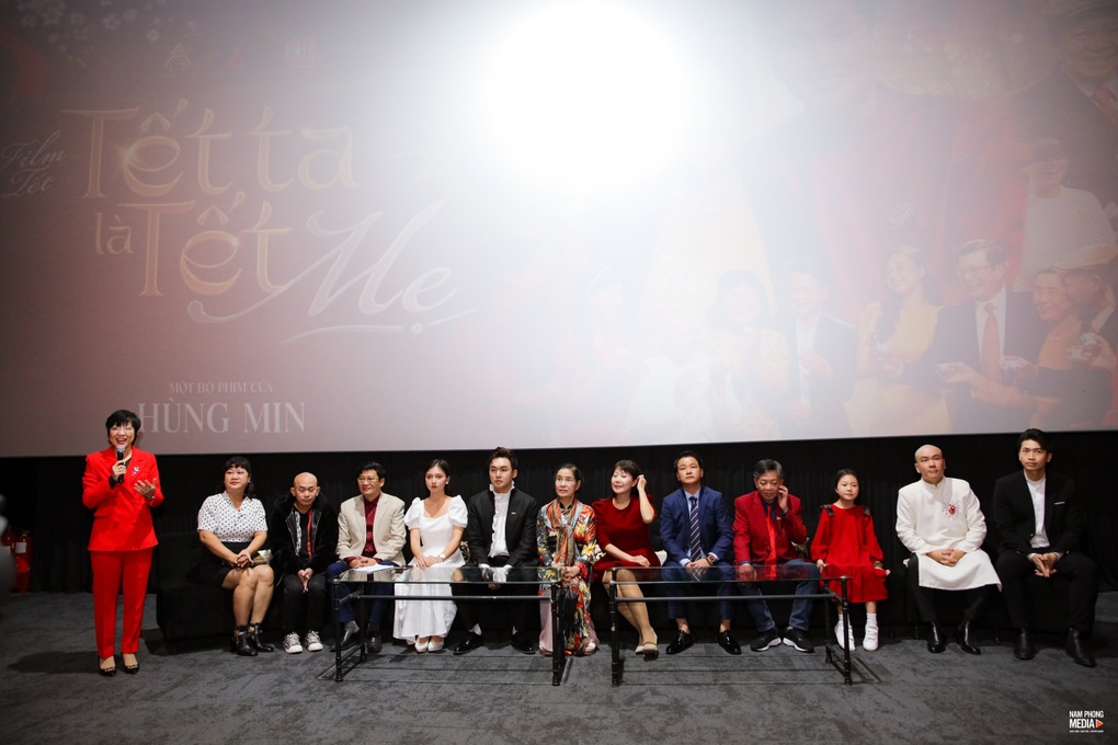 Hùng Min gây xúc động với 2 ca khúc trong phim Tết - 4 Hùng Min gây xúc động với 2 ca khúc trong phim Tết - 4