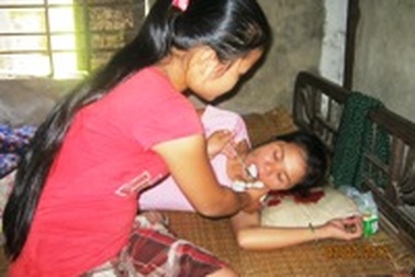 “Cháu mà không bỏ học thì không ai chăm sóc mẹ cháu cả”