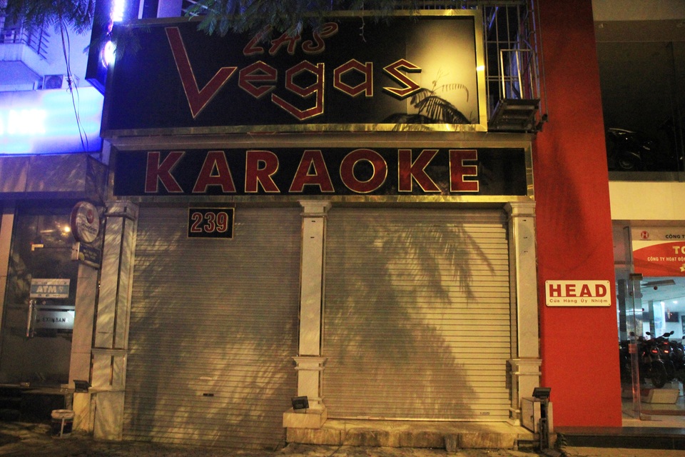 Phố karaoke Hà Nội im lìm, vắng lặng - 14 Phố karaoke Hà Nội im lìm, vắng lặng - 14