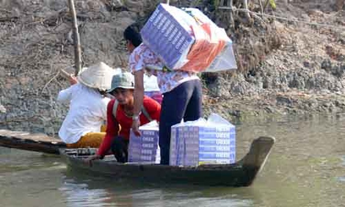 Buôn lậu thuốc lá ngoại qua biên giới ở tỉnh Long An.