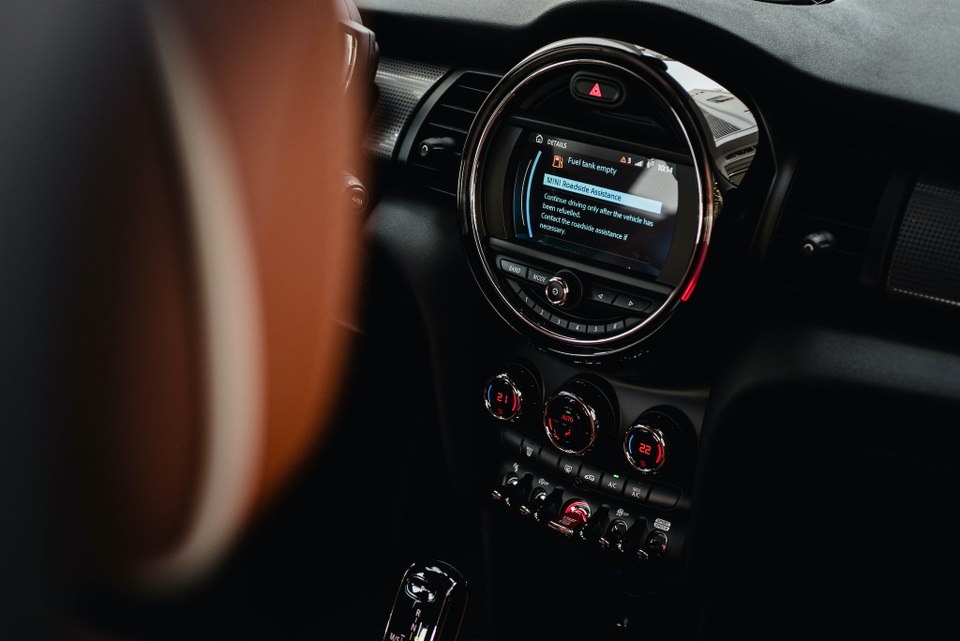 Mini Cooper và One có bản nâng cấp: Xe nhỏ cho nhà giàu Việt - 7 Mini Cooper và One có bản nâng cấp: Xe nhỏ cho nhà giàu Việt - 7
