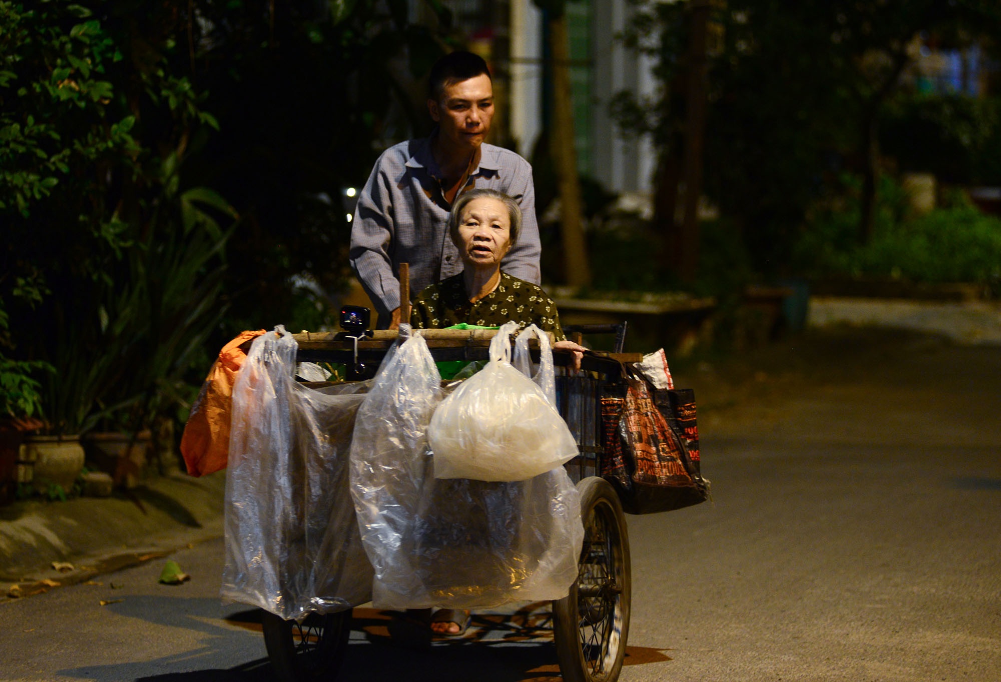 Cho con gánh mẹ một lần.jpg Cho con gánh mẹ một lần.jpg
