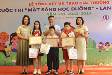 Nữ sinh lớp 5 vượt qua 25.000 người giành giải Nhất cuộc thi vẽ về đôi mắt