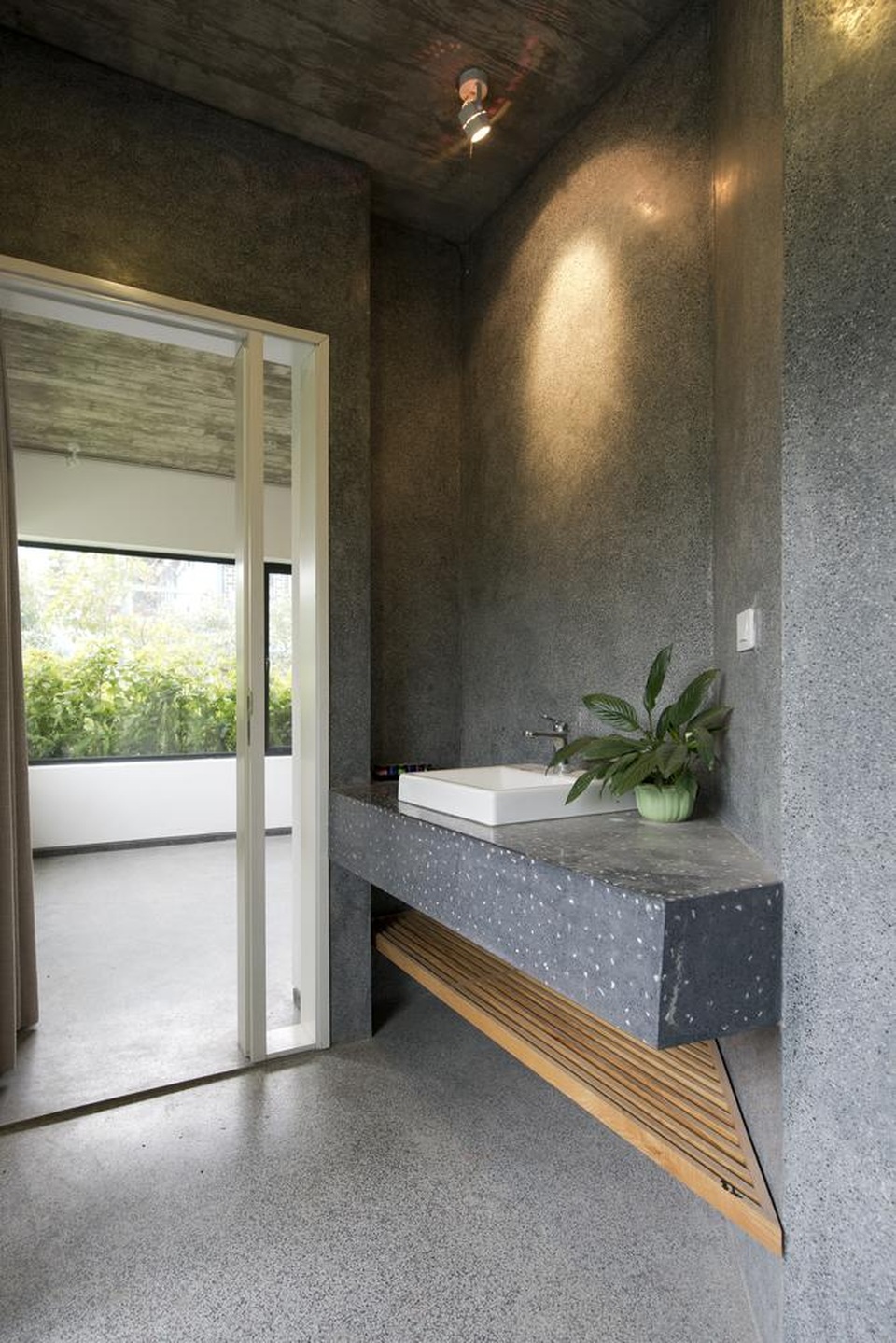 Hà Nội: Biệt thự 3 tầng phủ kín cây xanh đẹp lạ giữa lòng phố cổ - 9 Hà Nội: Biệt thự 3 tầng phủ kín cây xanh đẹp lạ giữa lòng phố cổ - 9