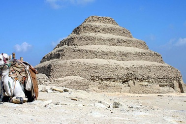 “Mê cung đường hầm” bí ẩn gần Kim tự tháp bậc thang nổi tiếng