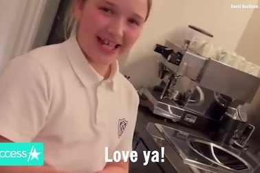 David Beckham trong những khoảnh khắc ngọt ngào bên cô con gái út Harper