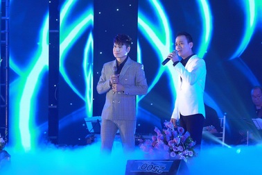 Ngọc Sơn, Tuấn Hưng “cháy” hết mình trong liveshow Lương Gia Huy