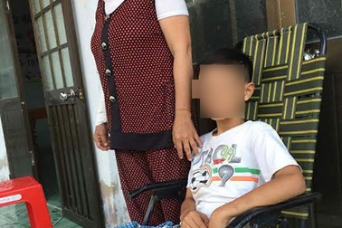 Cậu bé 13 tuổi bị bố đánh bầm dập vì mê chơi game