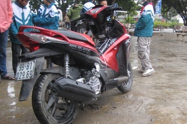 Vụ cháy xe trong sân trường: Dây dẫn xăng bị chuột cắn đứt