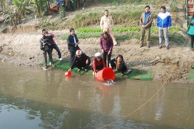 Lào Cai: Hàng ngàn gia đình tham gia Ngày hội thả cá phóng sinh xuống sông Hồng