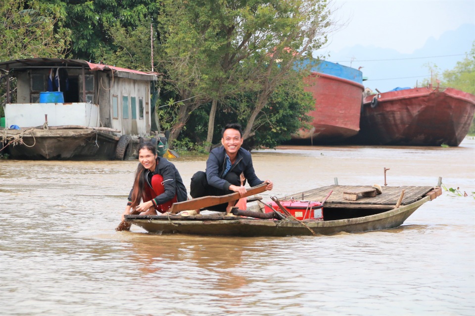 Hàng trăm hộ dân bị nước lũ sông Hoàng Long cô lập - 6 Hàng trăm hộ dân bị nước lũ sông Hoàng Long cô lập - 6