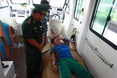 5 ngư dân ngộ độc trên biển, một người tử vong