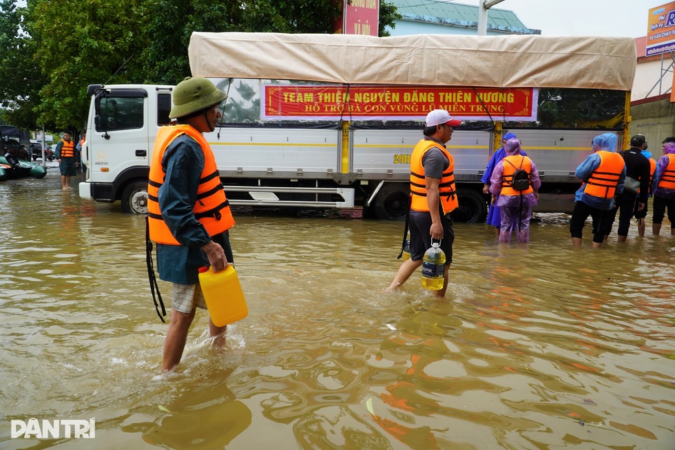 Tôi đi khám bệnh trở về nhà đã ngập trong biển nước - 3 Tôi đi khám bệnh trở về nhà đã ngập trong biển nước - 3