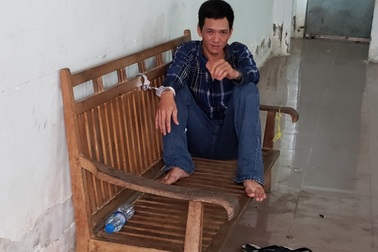 Nam thanh niên ôm bình gas xông vào Trung tâm VTV Cần Thơ