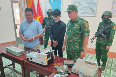 Vận chuyển 7 tỷ đồng qua biên giới, nam thanh niên 25 tuổi bị bắt giữ