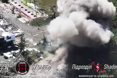 Ukraine tung video tấn công chính xác, phá hủy đoàn xe quân sự Nga