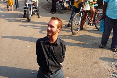 Chàng trai không tay chân nổi tiếng sắp đến Việt Nam